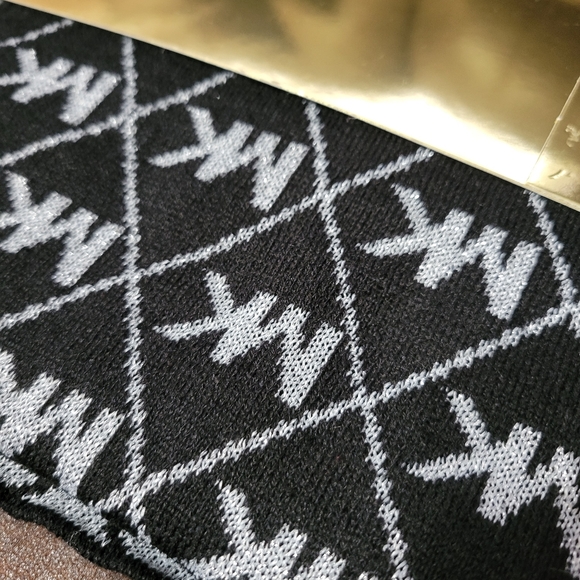 MichealKors- Scraf & Hat Gift Set - Picture 3 of 6